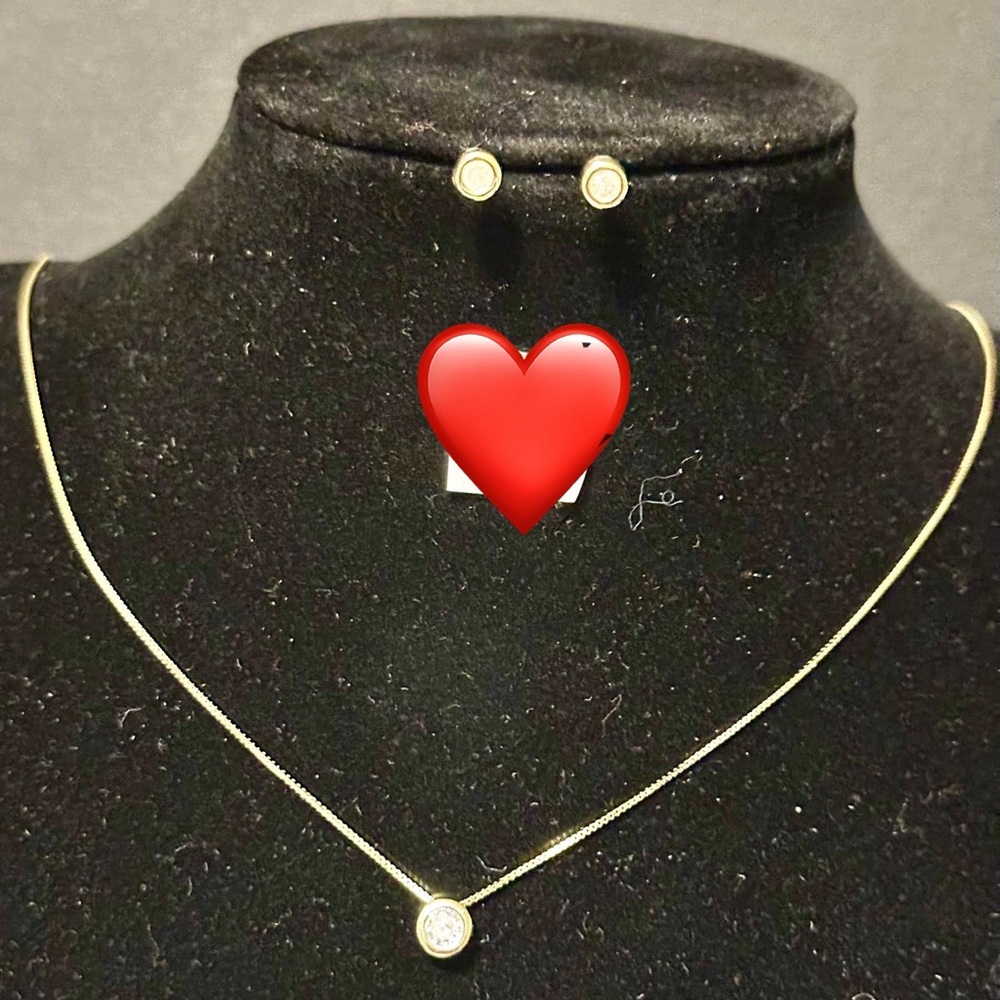 Gold Necklace with Delicate Pendant
